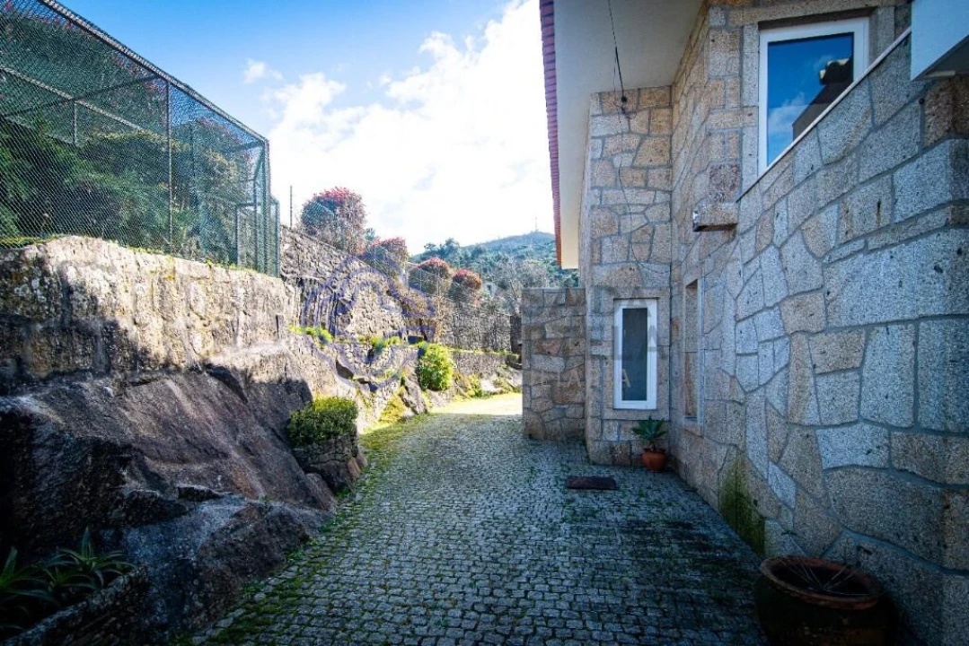 Moradia T7 para Venda em Gondarem Foto 11