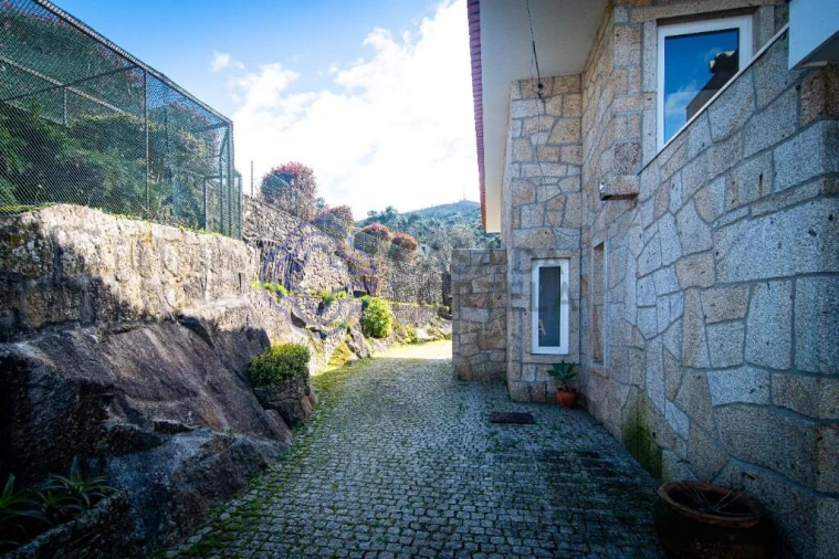 Moradia T7 para Venda em Gondarem Foto 11