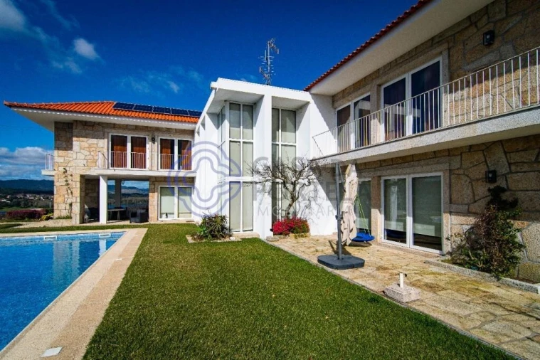 Moradia T7 para Venda em Gondarem Foto 13