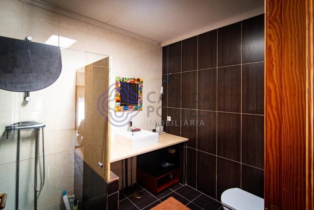 Moradia T7 para Venda em Gondarem Foto 24