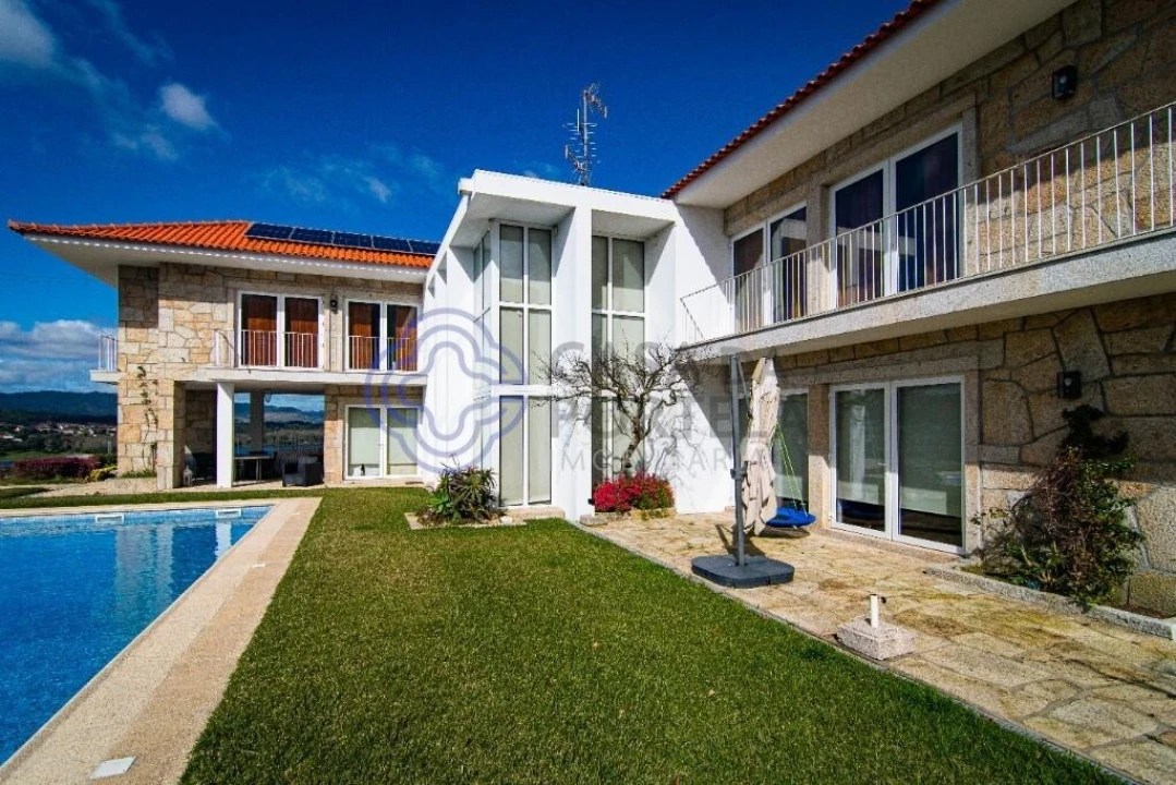 Moradia T7 para Venda em Gondarem Foto 13