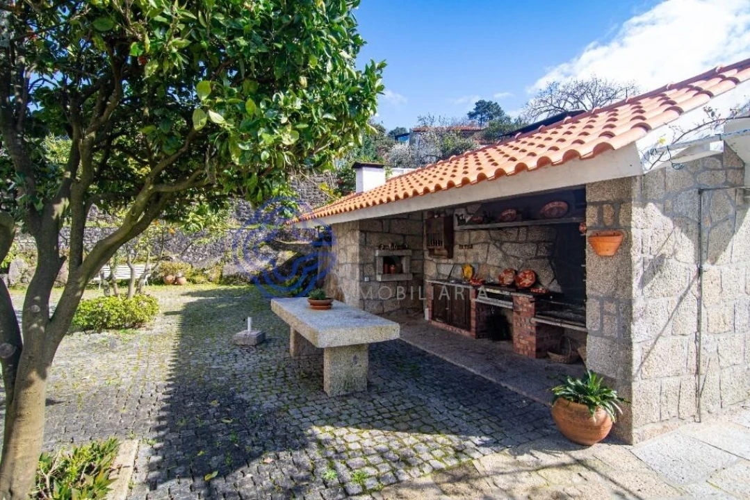 Moradia T7 para Venda em Gondarem Foto 14