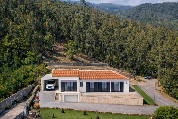 Terreno para Venda em Camacha Foto 1