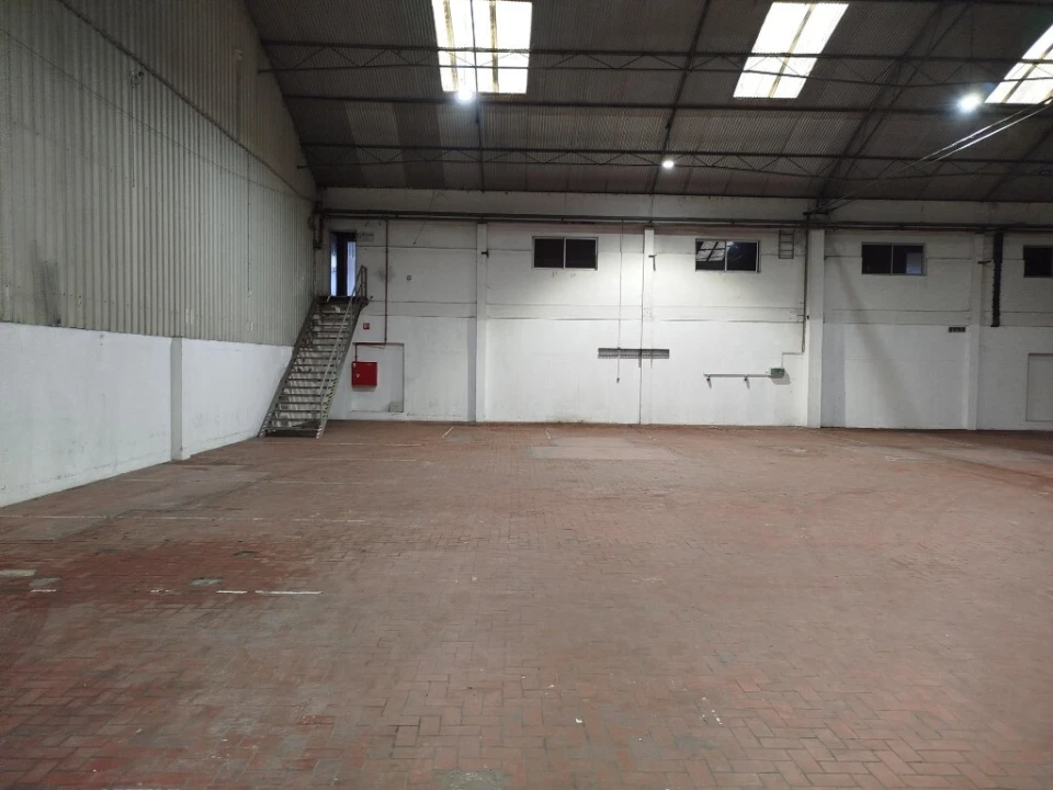 Armazém para Arrendamento em Almargem do Bispo, Pêro Pinheiro e Montelavar Foto 1