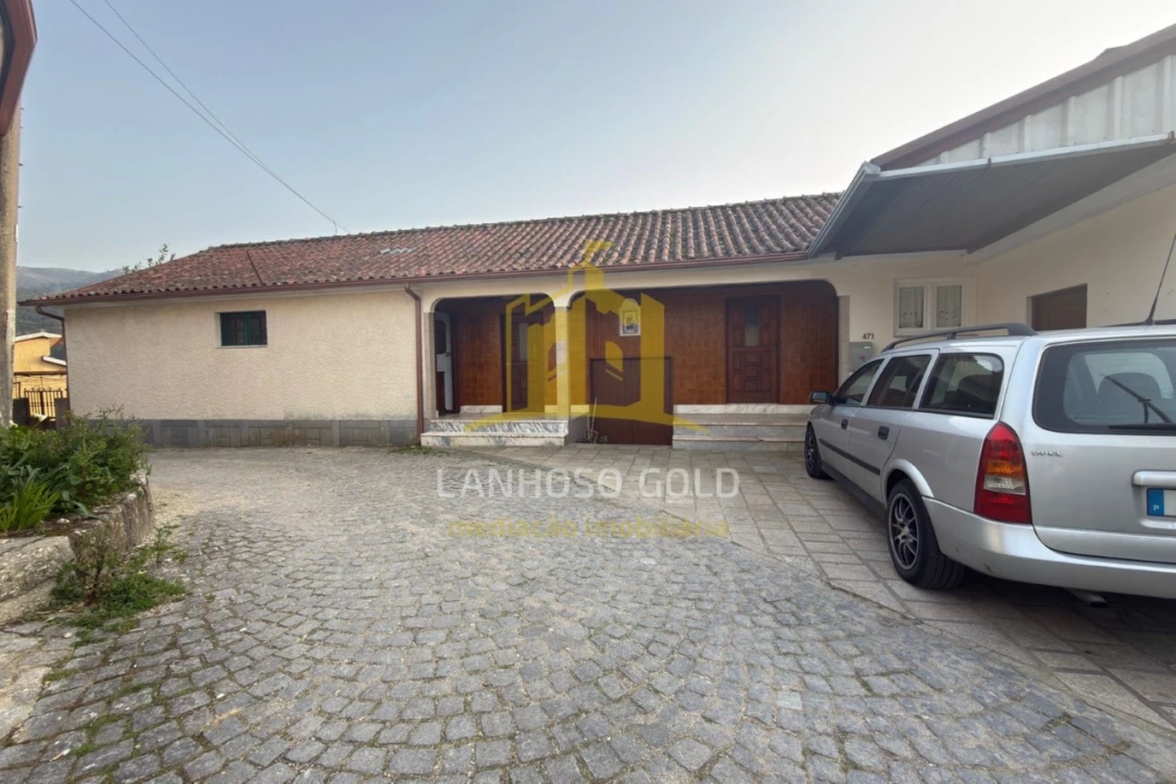 Moradia T4 para Venda em Sobradelo da Goma Foto 1