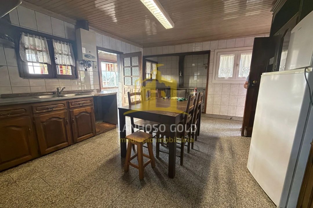 Moradia T4 para Venda em Sobradelo da Goma Foto 3