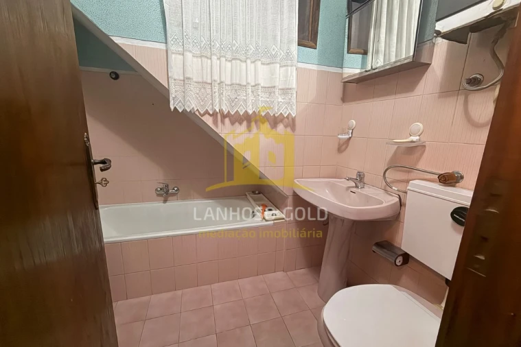 Moradia T4 para Venda em Sobradelo da Goma Foto 9