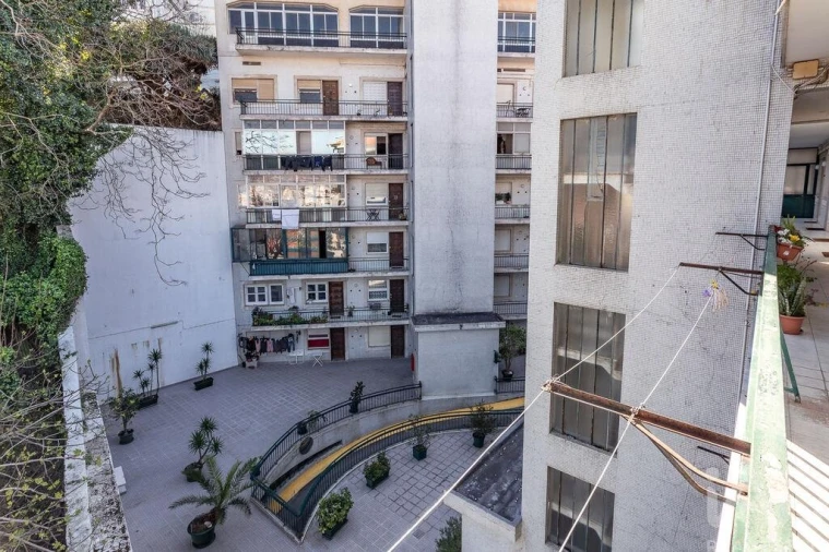 Apartamento T1 para Arrendamento em Santo António Foto 17