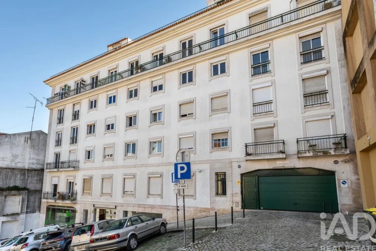 Apartamento T1 para Arrendamento em Santo António Foto 18