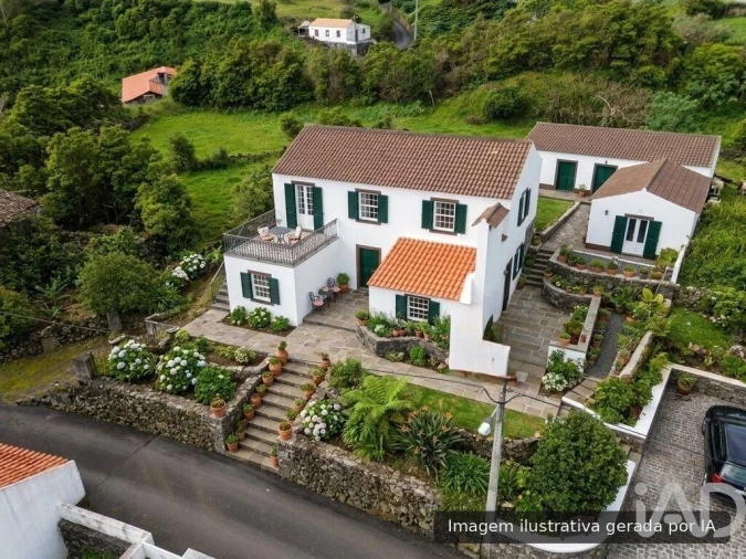 Moradia T2 para Venda em Lajes do Pico Foto 6