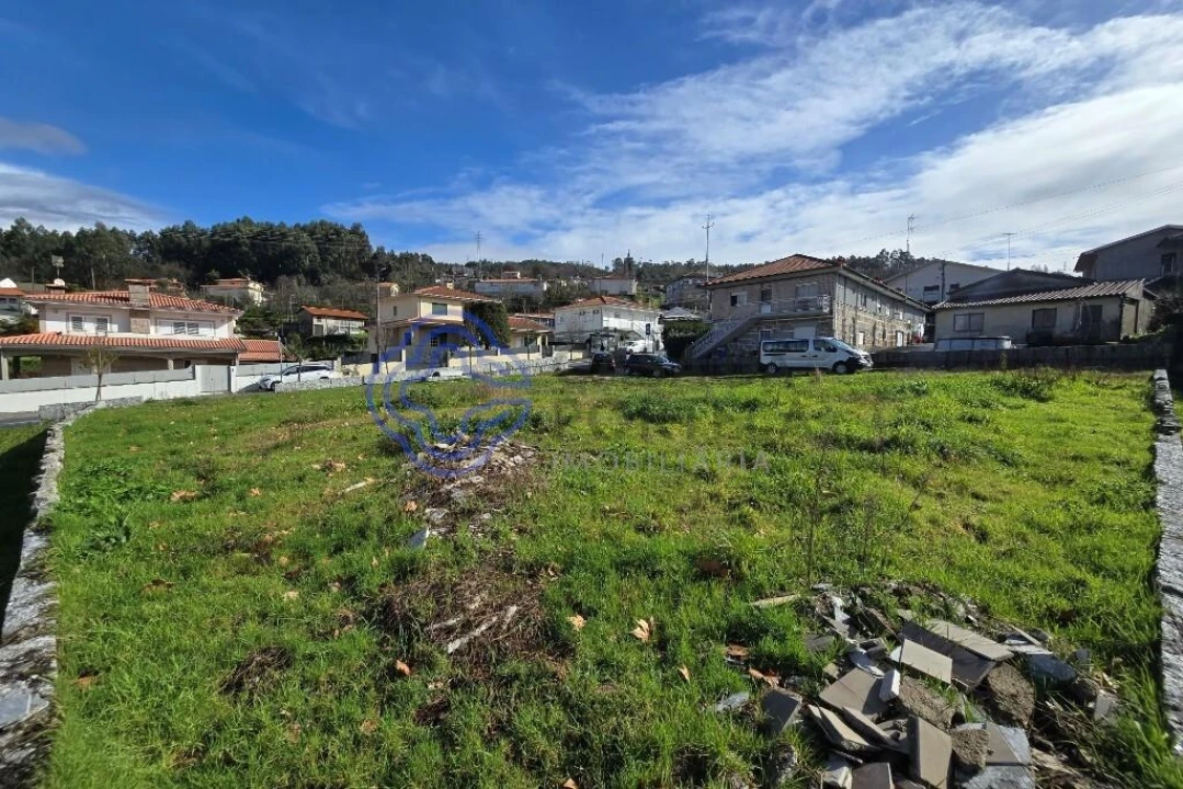 Terreno para Venda em Atães e Rendufe Foto 3