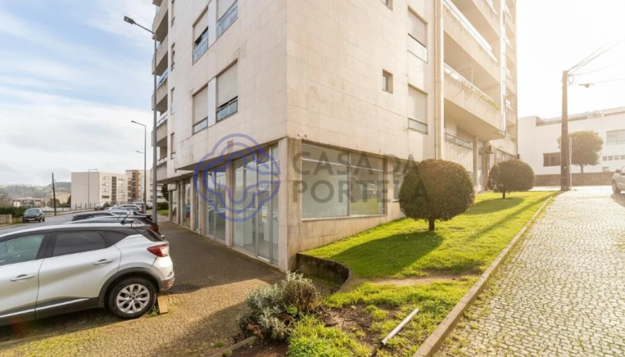 Loja para Venda em Paredes Foto 1