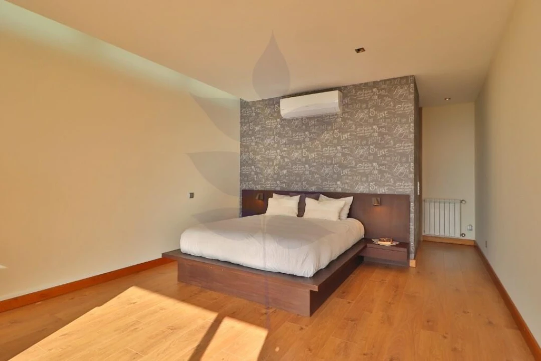 Moradia T4 para Venda em Areosa Foto 79