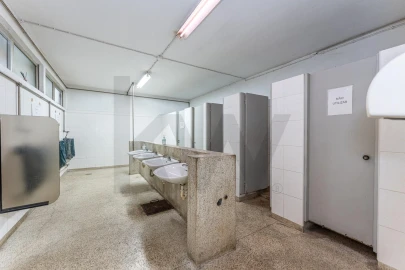 Armazém para Trespasse em Grijó e Sermonde