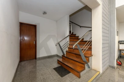 Armazém para Trespasse em Grijó e Sermonde