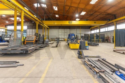 Armazém para Trespasse em Grijó e Sermonde