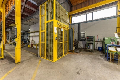 Armazém para Trespasse em Grijó e Sermonde