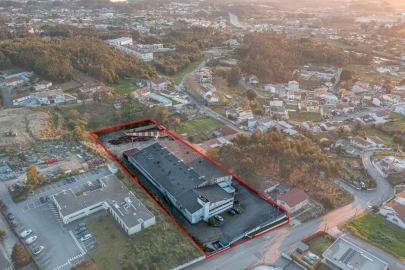 Armazém para Trespasse em Grijó e Sermonde