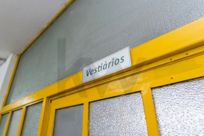 Armazém para Trespasse em Grijó e Sermonde