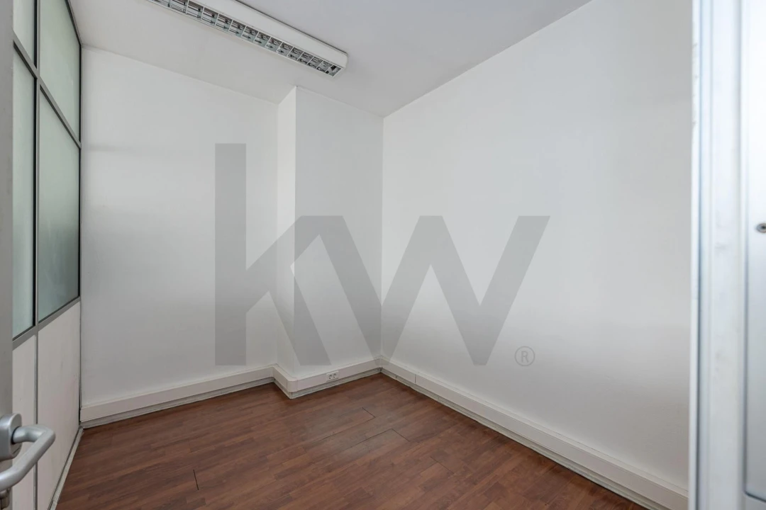 Armazém para Venda em Grijó e Sermonde Foto 27