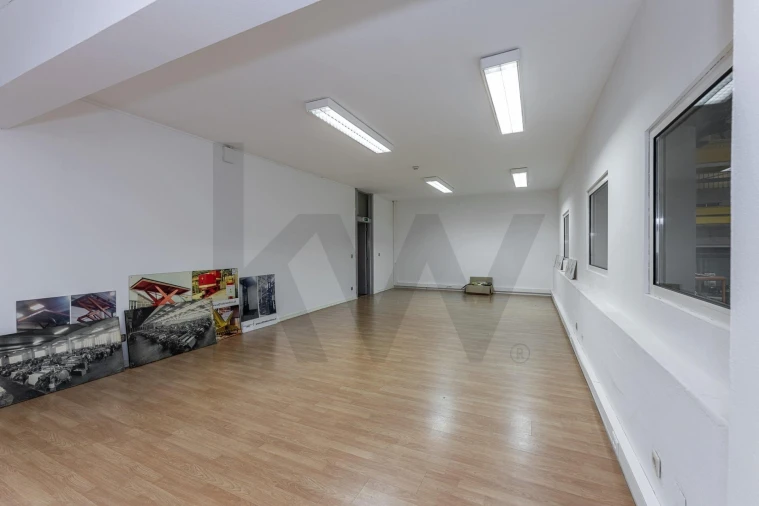 Armazém para Venda em Grijó e Sermonde Foto 21