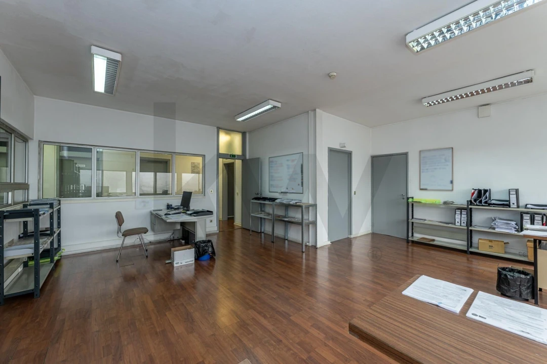 Armazém para Venda em Grijó e Sermonde Foto 18