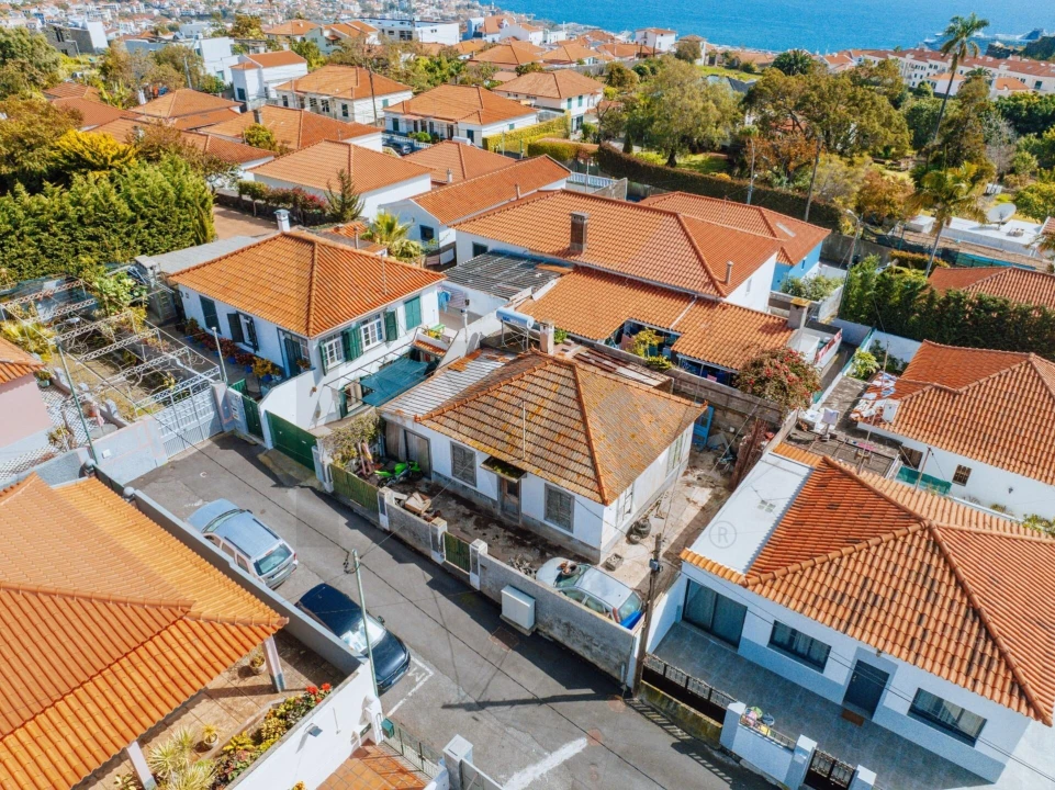 Moradia T4 para Venda em Funchal (São Pedro) Foto 1