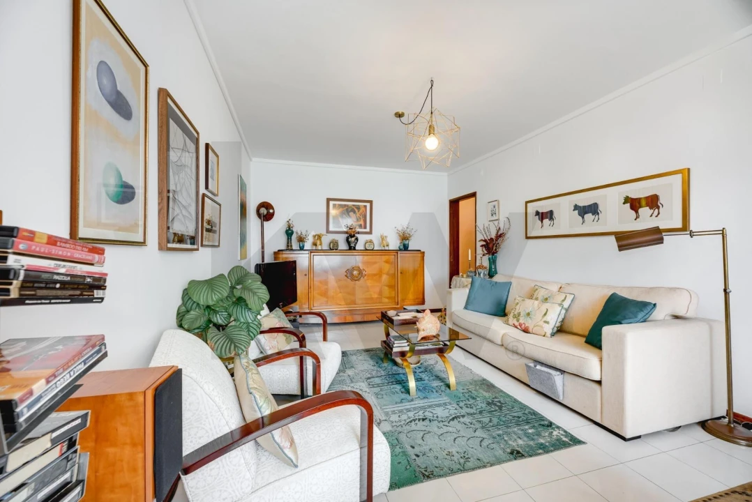 Apartamento T2 para Venda em Algés, Linda-A-Velha e Cruz Quebrada-Dafundo Foto 2