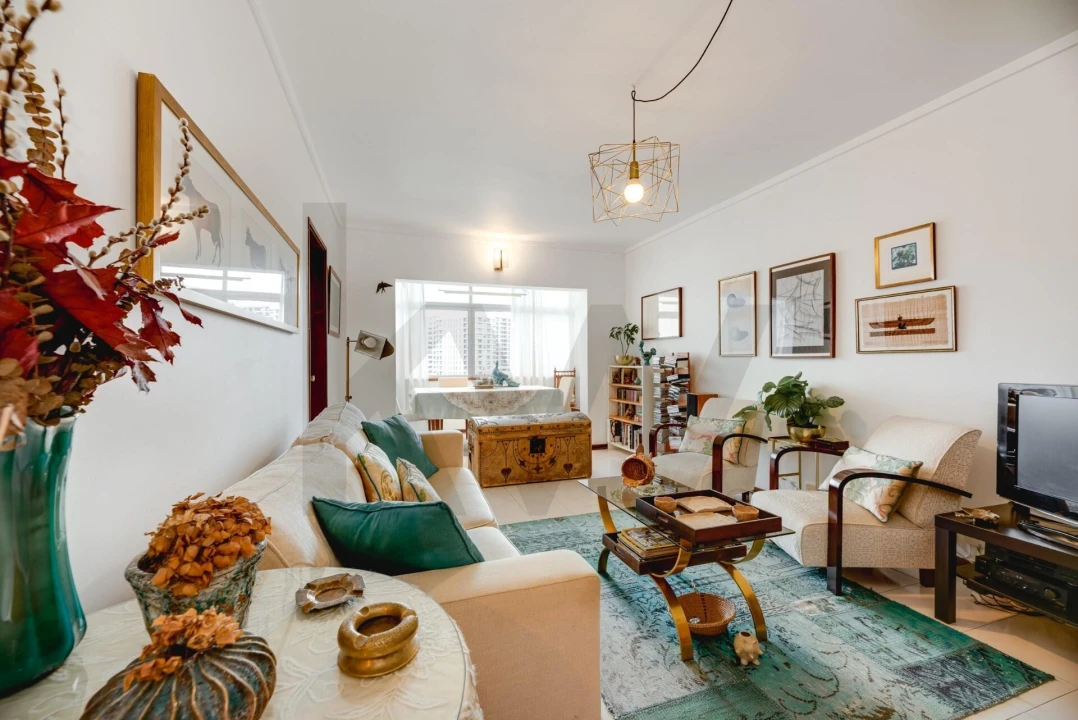 Apartamento T2 para Venda em Algés, Linda-A-Velha e Cruz Quebrada-Dafundo Foto 1