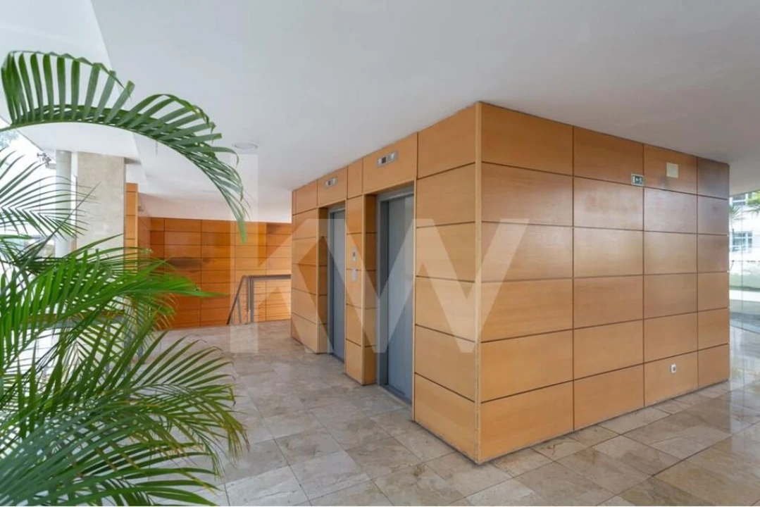 Apartamento T4 para Arrendamento em Campolide Foto 2