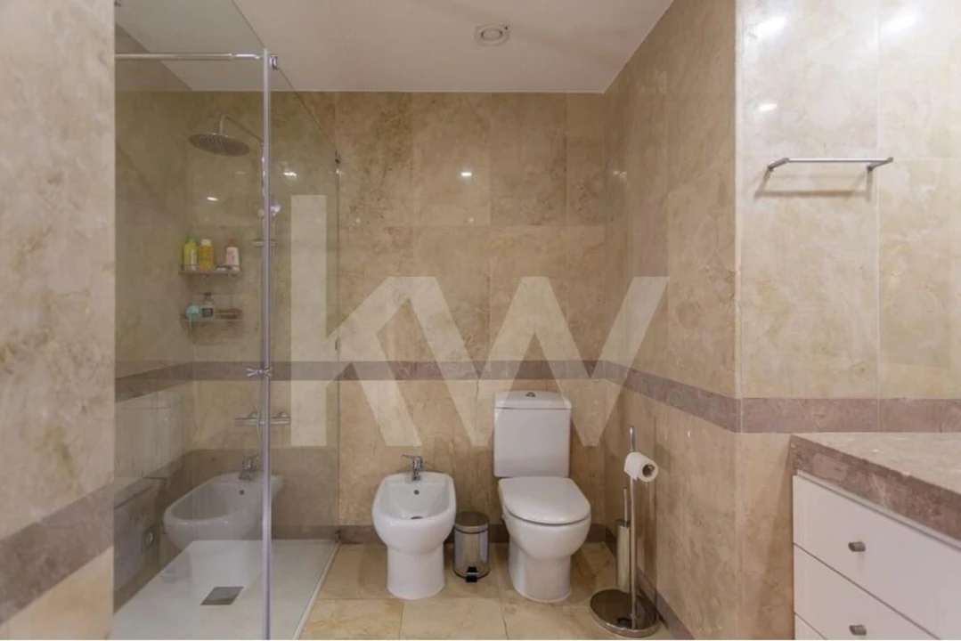 Apartamento T4 para Arrendamento em Campolide Foto 37