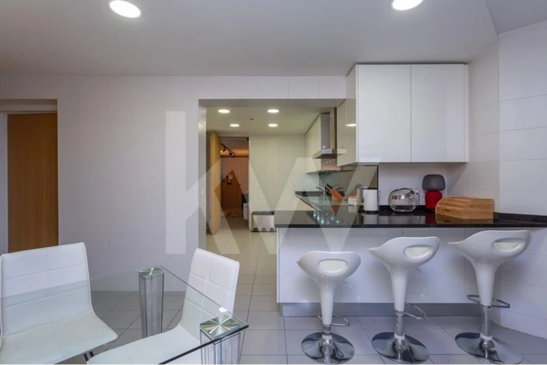 Apartamento T4 para Arrendamento em Campolide Foto 45