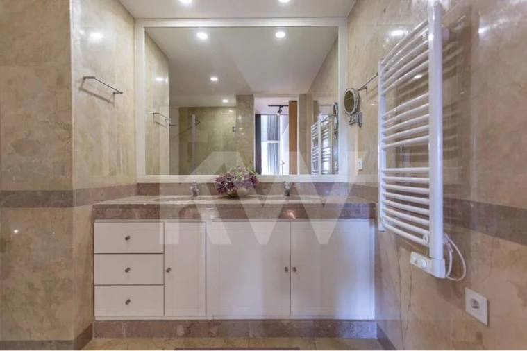 Apartamento T4 para Arrendamento em Campolide Foto 36