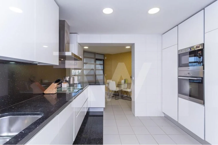 Apartamento T4 para Arrendamento em Campolide Foto 42