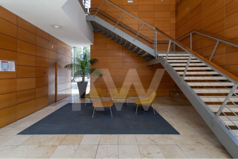 Apartamento T4 para Arrendamento em Campolide Foto 6