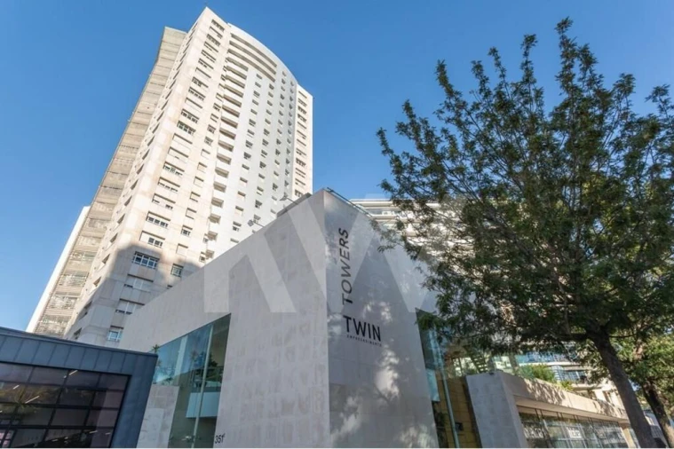 Apartamento T4 para Arrendamento em Campolide Foto 1