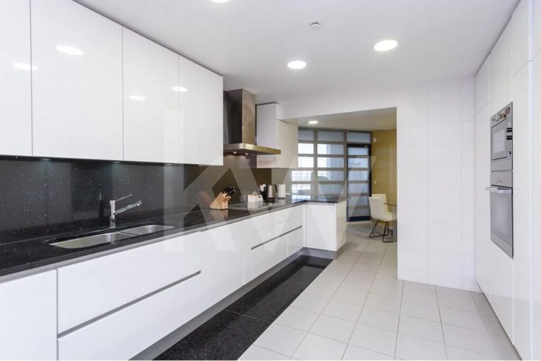 Apartamento T4 para Arrendamento em Campolide Foto 41