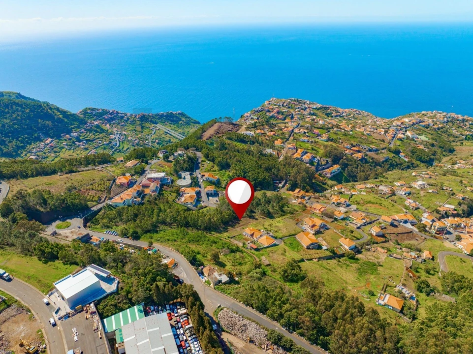 Terreno para Venda em Ribeira Brava Foto 1