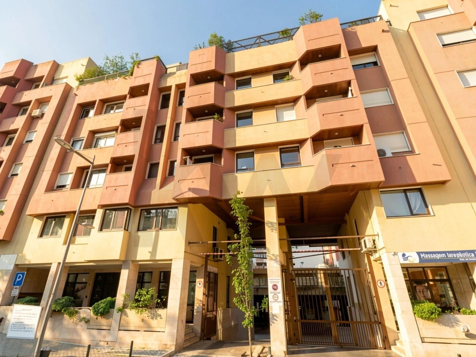 Garagem para Venda em Carnide Foto 4