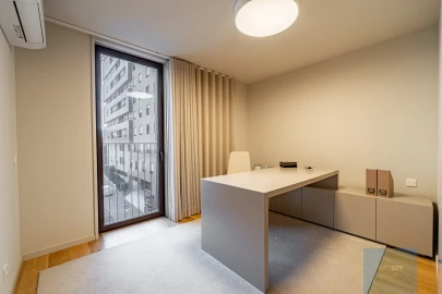 Apartamento T4 para Venda em Santa Marinha e São Pedro da Afurada