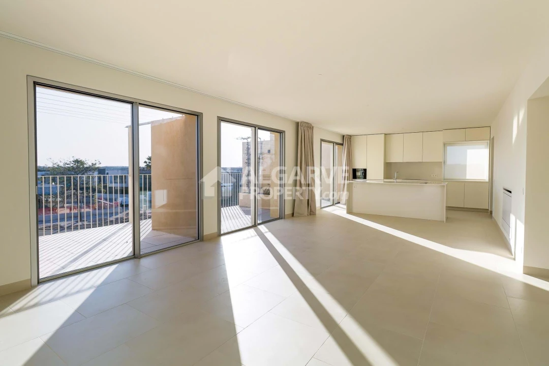 Apartamento T3 para Venda em Quarteira Foto 2