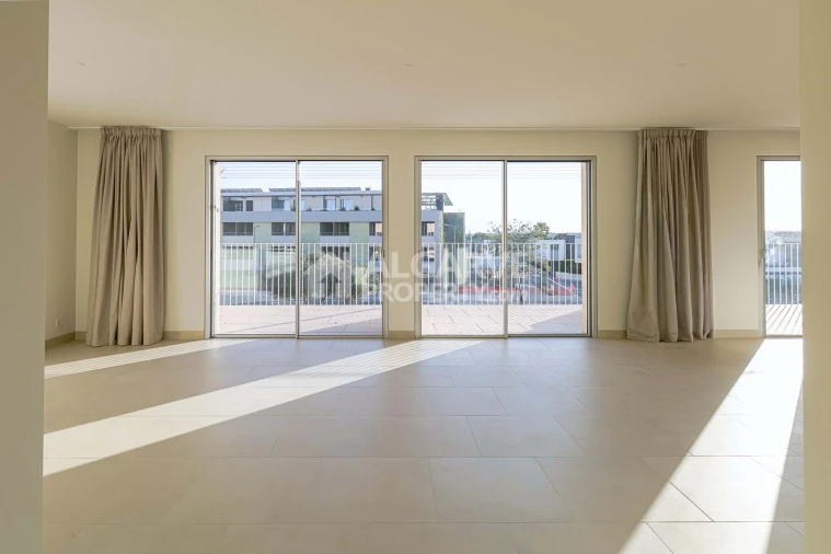 Apartamento T3 para Venda em Quarteira Foto 9