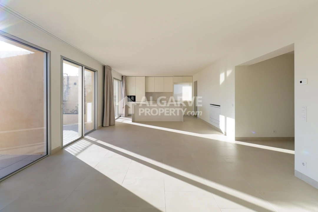 Apartamento T3 para Venda em Quarteira Foto 8