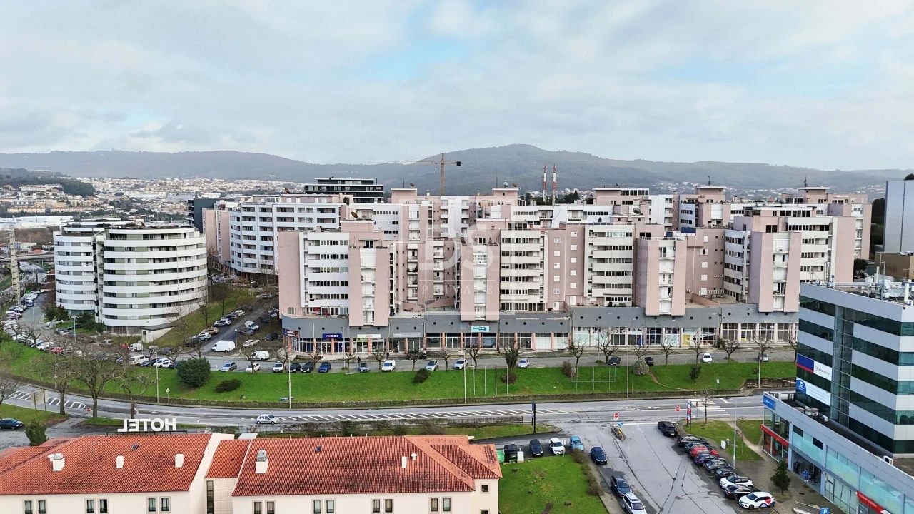 Apartamento T4 para Venda em Ferreiros e Gondizalves Foto 16