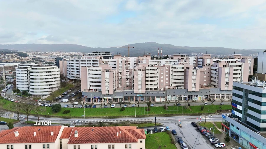 Apartamento T4 para Venda em Ferreiros e Gondizalves Foto 16