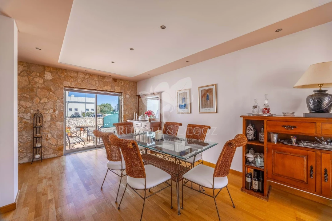 Moradia T4 para Venda em Quelfes Foto 12