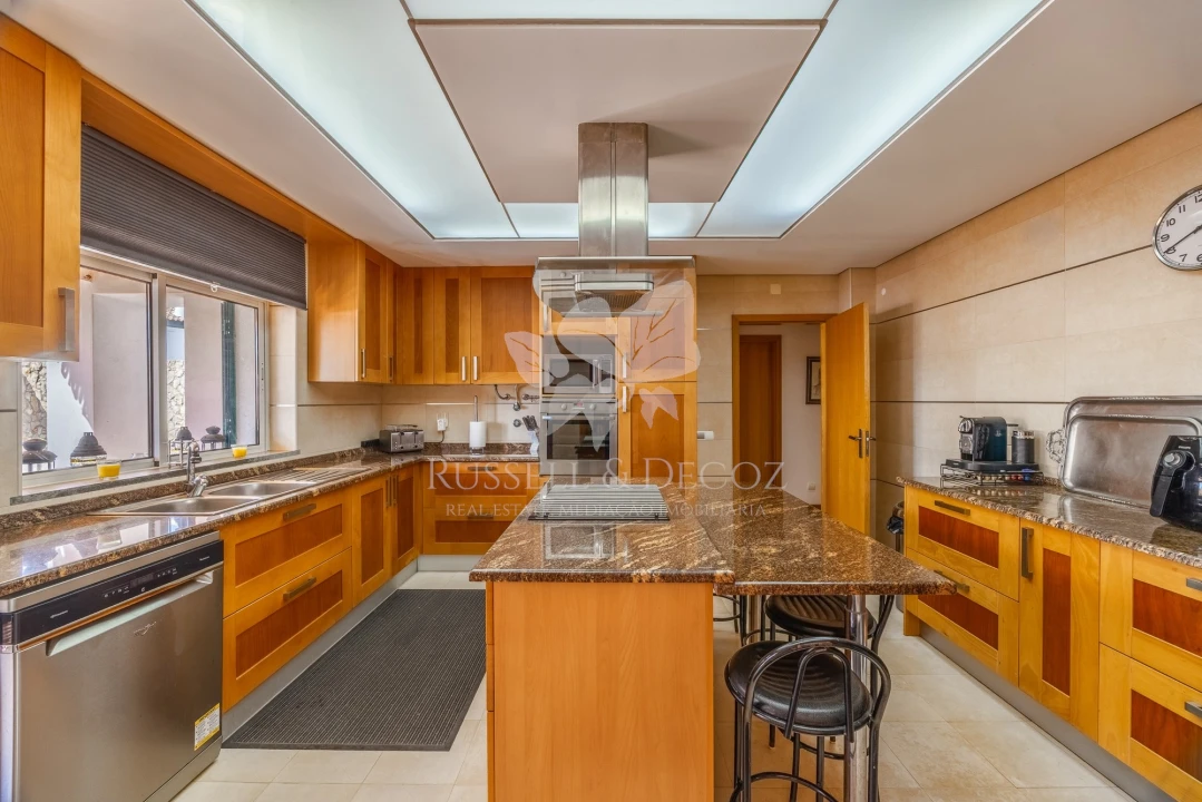 Moradia T4 para Venda em Quelfes Foto 15