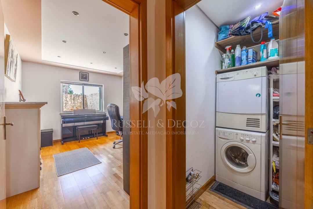 Moradia T4 para Venda em Quelfes Foto 17