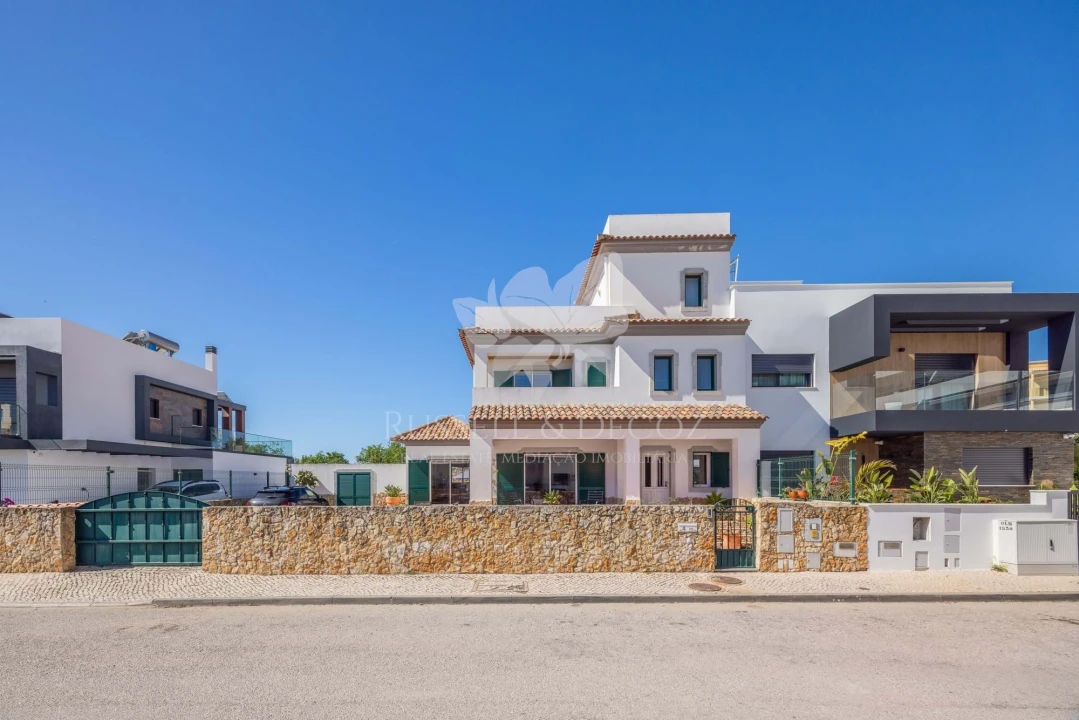 Moradia T4 para Venda em Quelfes Foto 39