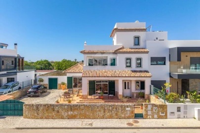 Moradia T7 para Venda em Quelfes